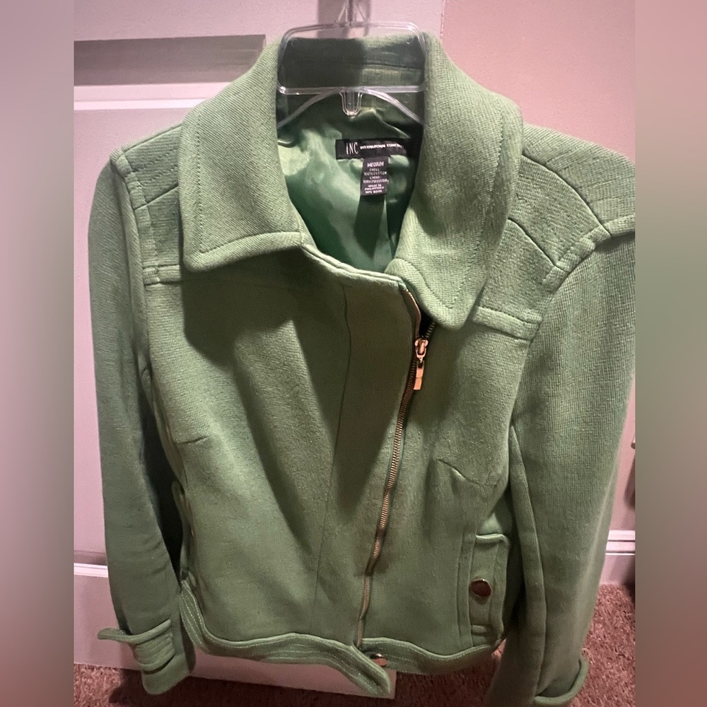 Beautiful green jacket with gold zipper and buttons - Picture 7 of 8